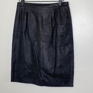 Vakko Cach'e Black Leather Pencil Skirt With Textured Crocodile Pattern Size 8
